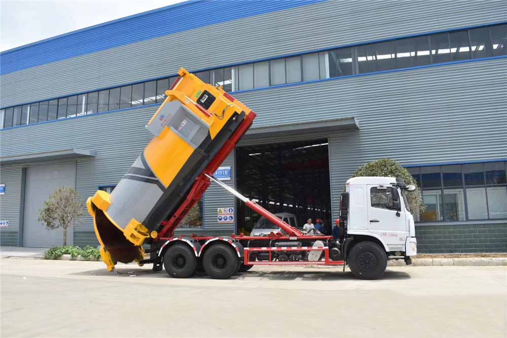 國(guó)六18方東風(fēng)專(zhuān)底后雙橋 勾臂垃圾車(chē)